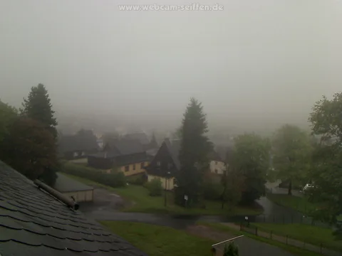 Seiffen: Dichter Nebel am Vormittag